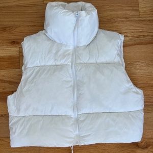 Amazon Cropped White Puffer Vest Size S